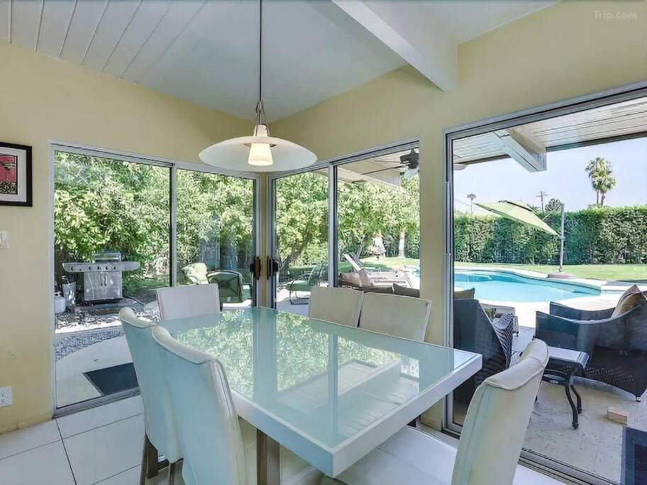 Serene 4 Bed 3 Bath Heated Pool Natural Backyard Heart Of Palm Springs Exterior photo